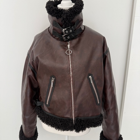 WEWOREWHAT Cropped Faux Leather Sherpa Moto Jacket Large - Picture 3 of 9